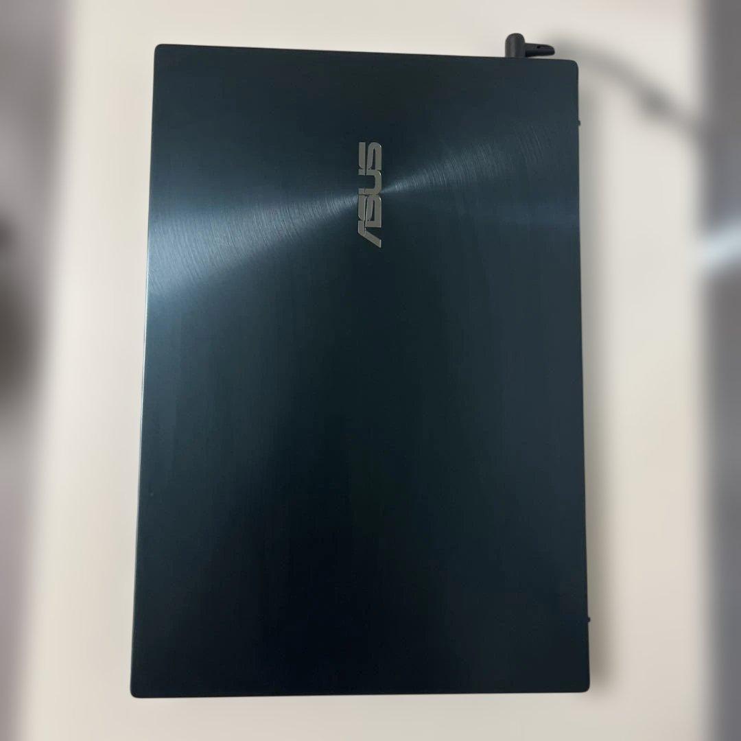 ASUS ZenBook Duo デュアルディスプレイ