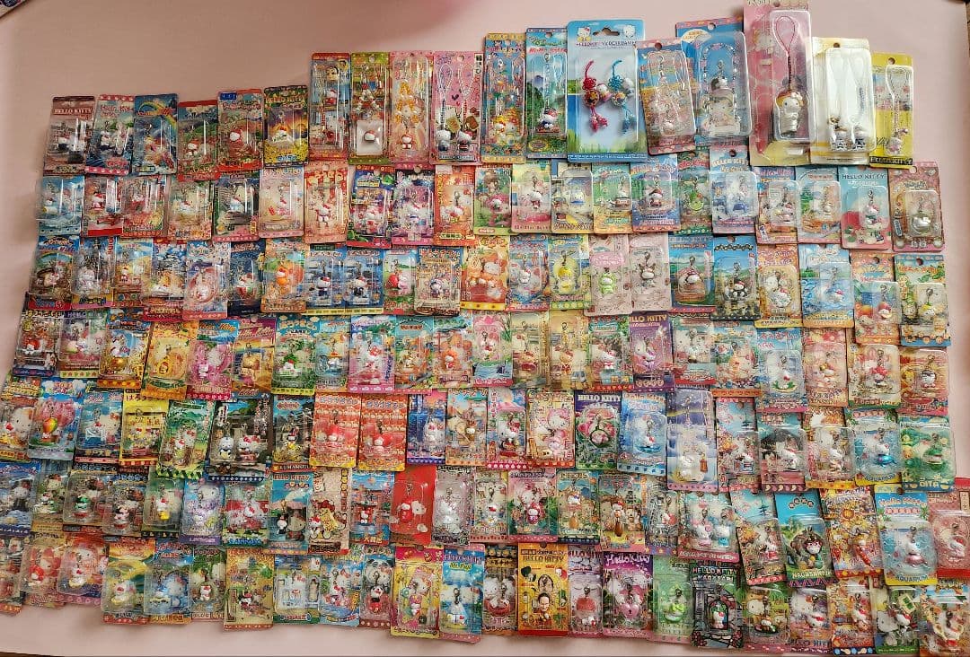 ハローキティご当地キーホルダー、ぬいぐるみ