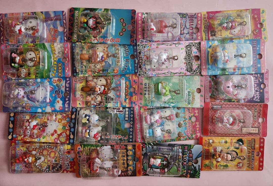 ハローキティご当地キーホルダー、ぬいぐるみ