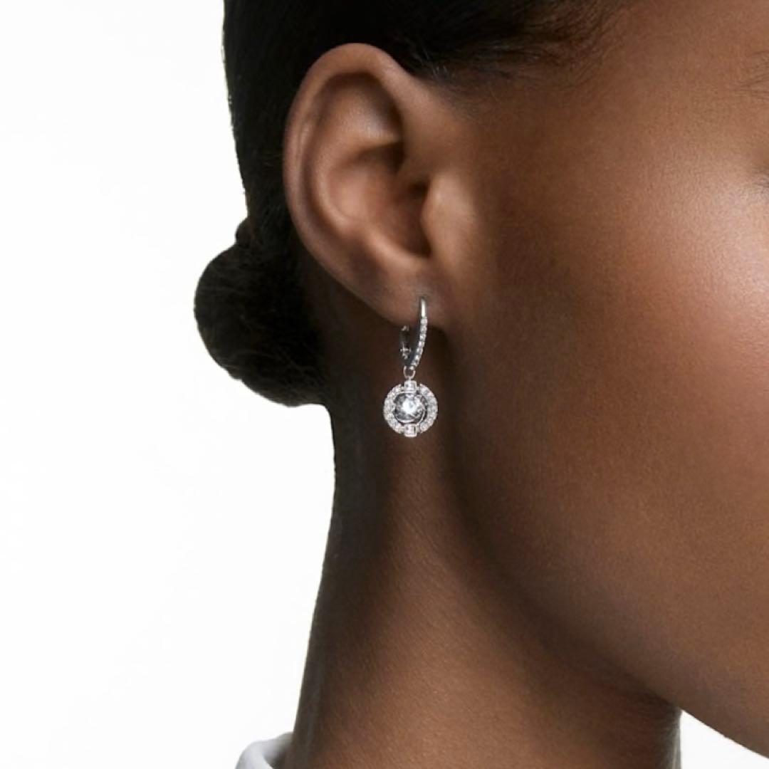 ☆新品☆ スワロフスキー Sparkling Dance Round ピアス