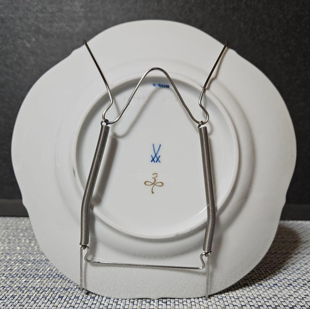 【Meissen】マイセン　ホワイトレリーフ　300周年記念マーク入り　プレート