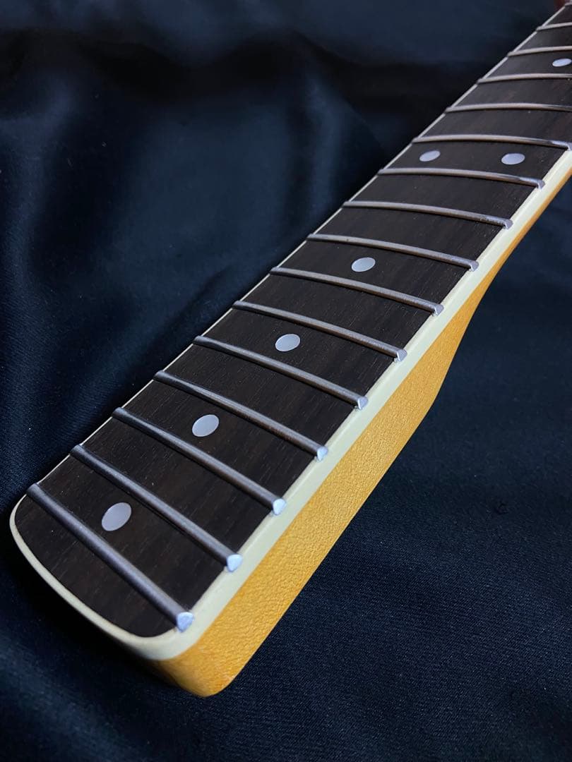 ストラトキャスターラージヘッドNo1バインディング　ローズネック