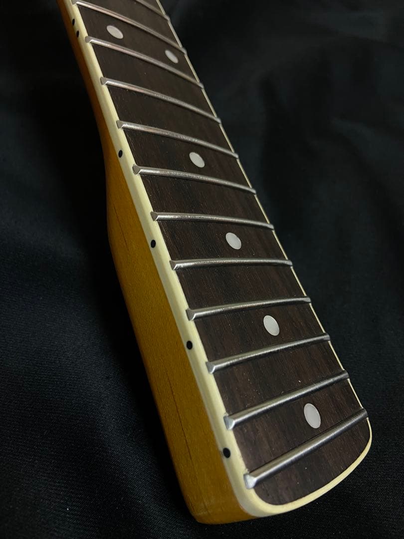 ストラトキャスターラージヘッドNo1バインディング　ローズネック