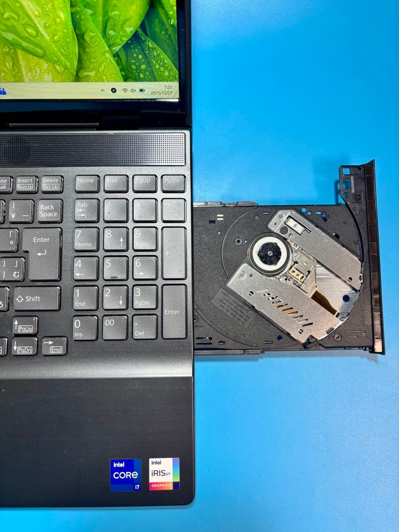 富士通 LIFEBOOK AH77/E3 i7 1165G7 2TB 32GB