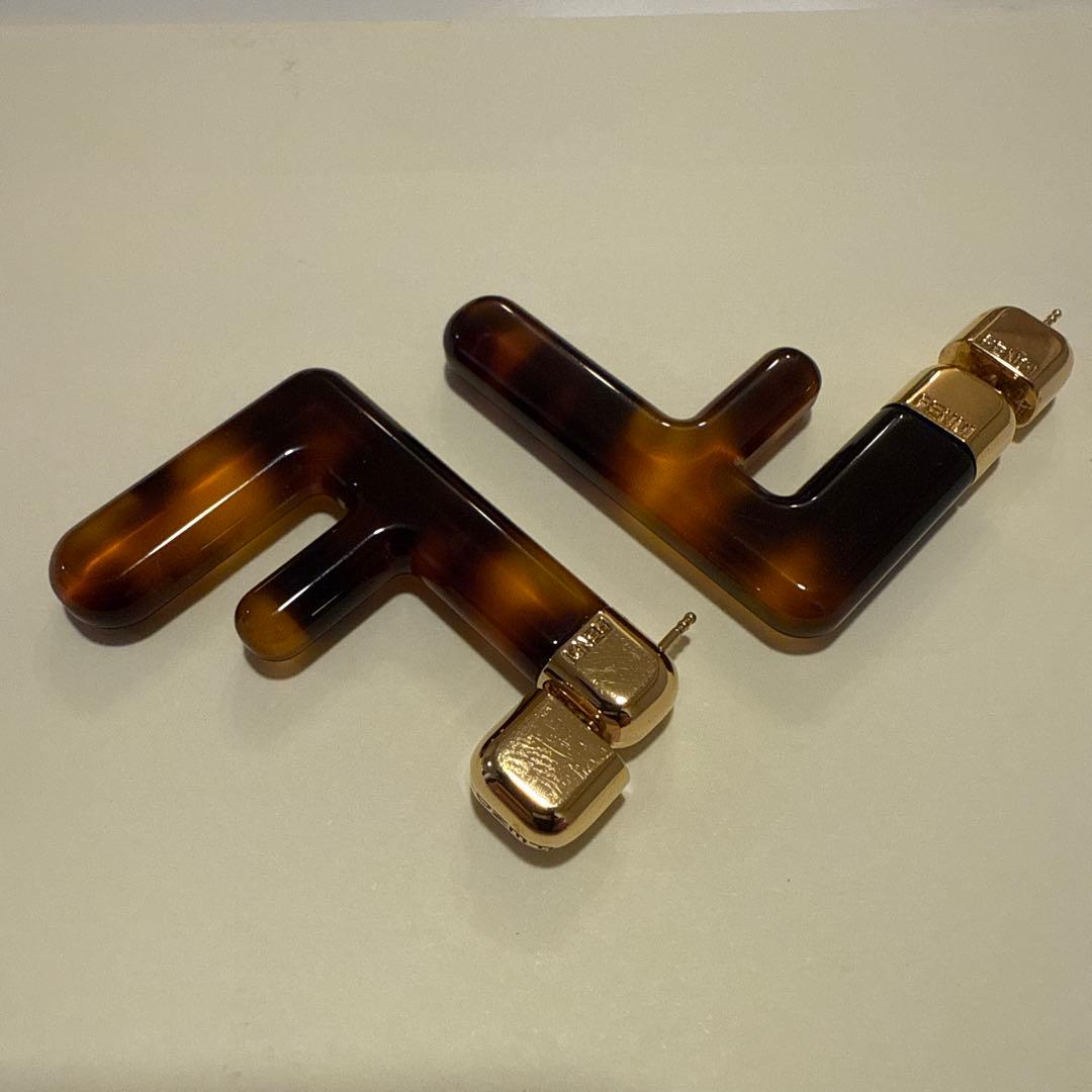 フェンディ　FENDI FF イヤリング　べっこう風