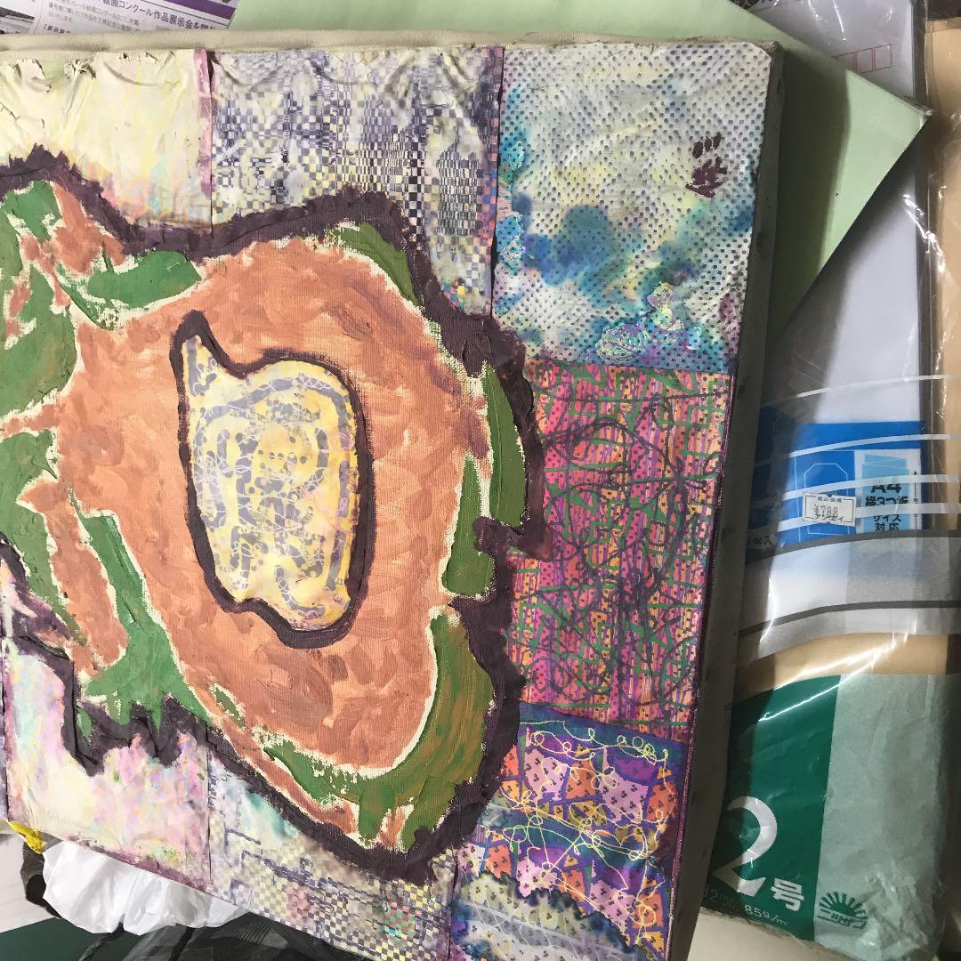 斬新奇抜な果実の絵画