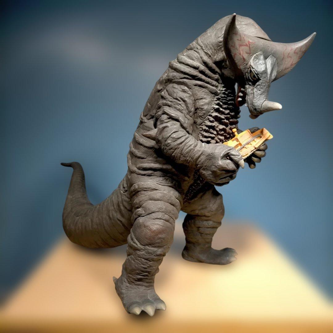 ＣＣＰ1/6特撮　ゴモラ　ブルドーザー付き（初回生産品・中古）