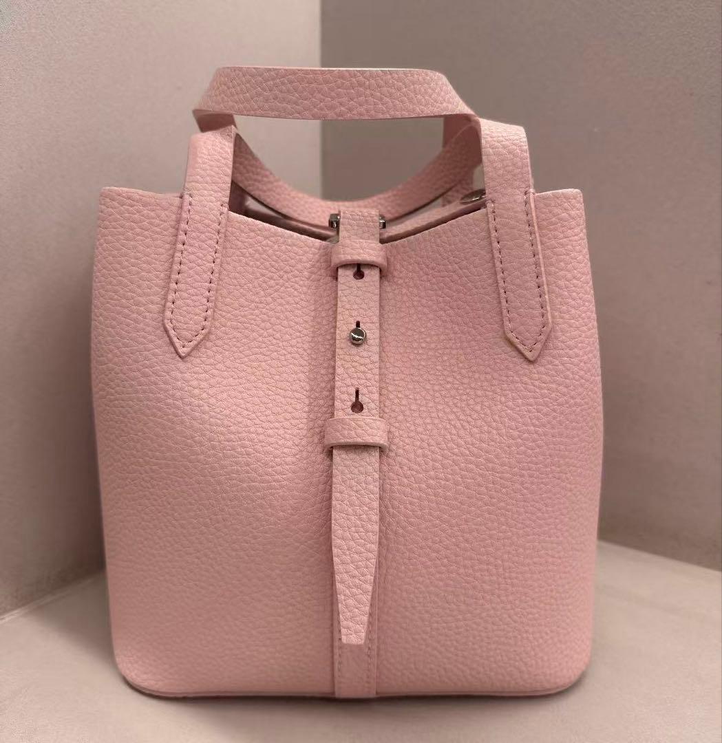 美品 CHARLES & KEITH ピンク バケットバッグ