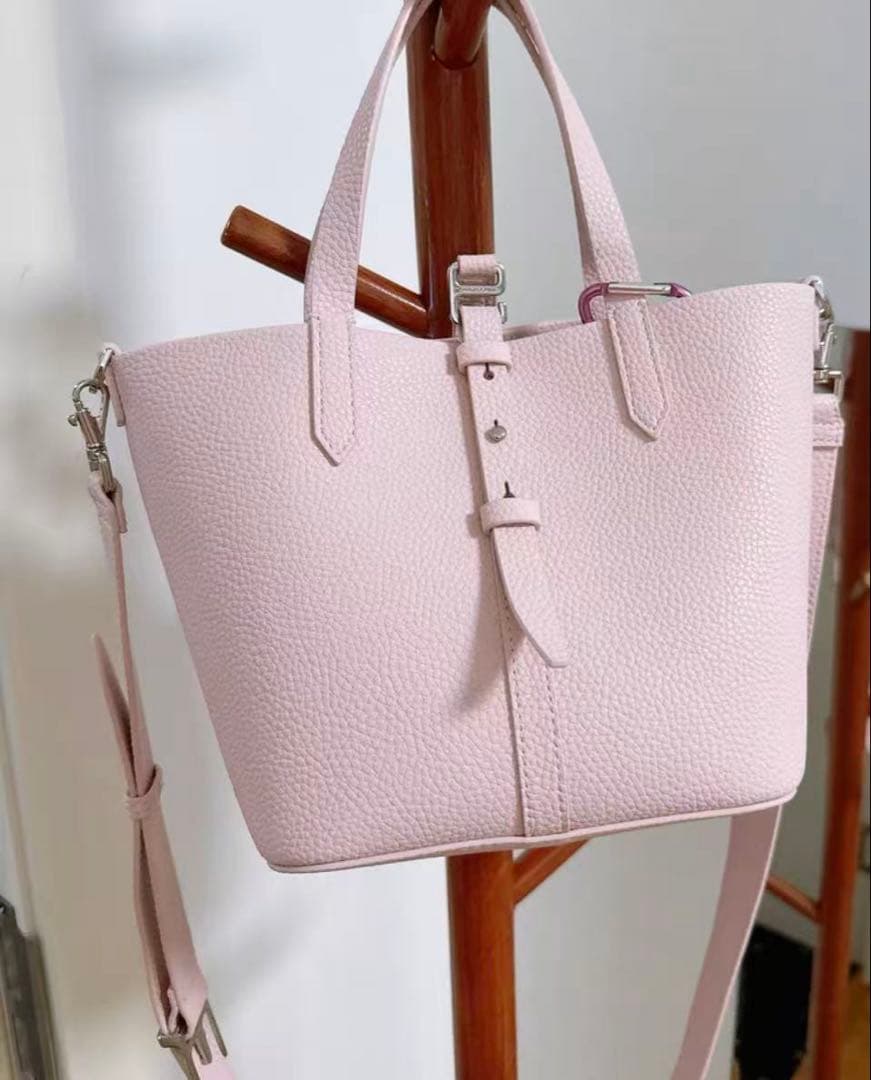 美品 CHARLES & KEITH ピンク バケットバッグ