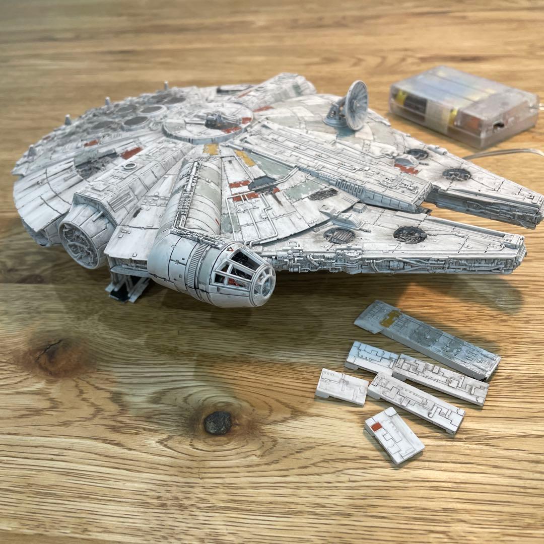 ミレニアム・ファルコン 1/144 LEDライト付き