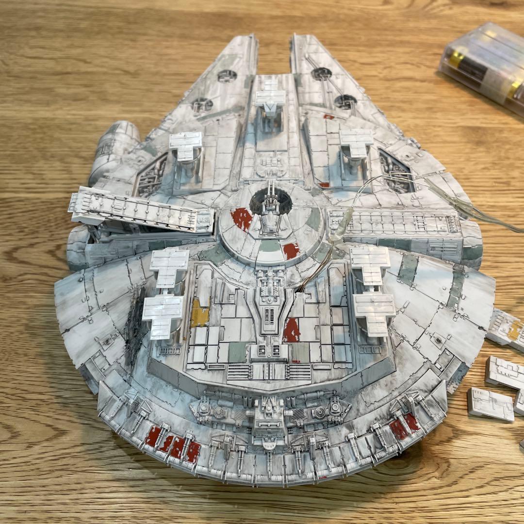 ミレニアム・ファルコン 1/144 LEDライト付き