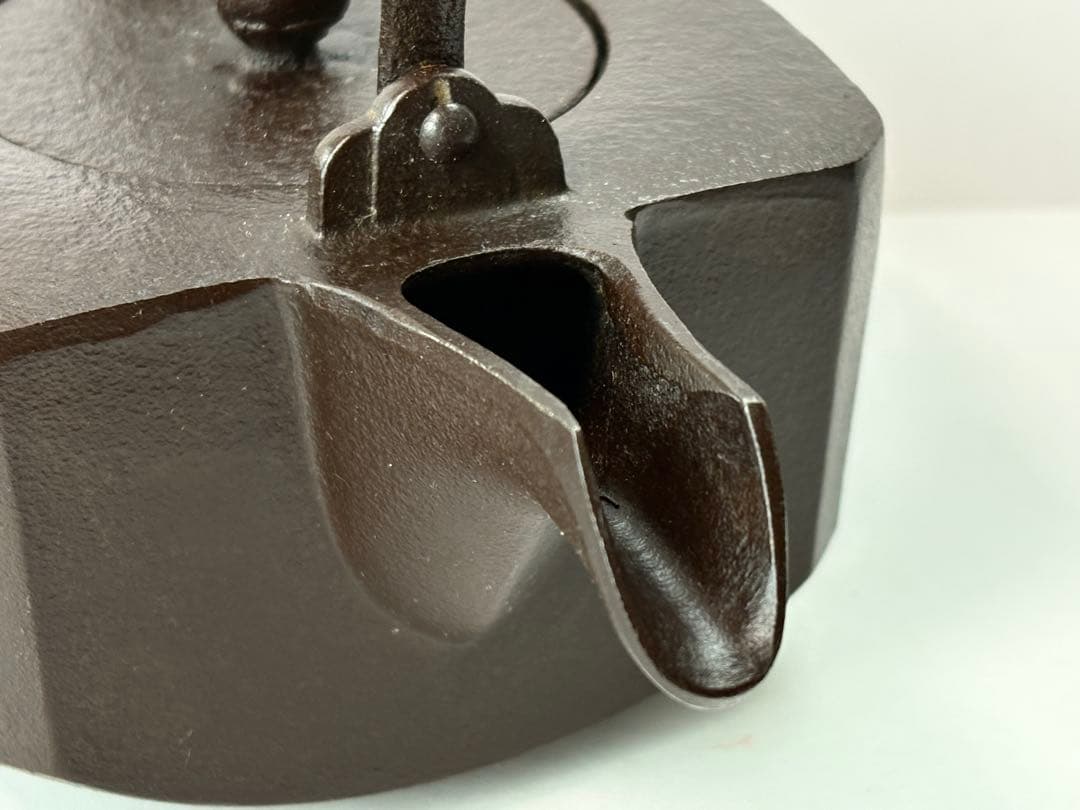 人間国宝 【高橋敬典】 造 四方銚子 替え染付蓋 鉄製 共箱共布栞付 T−487