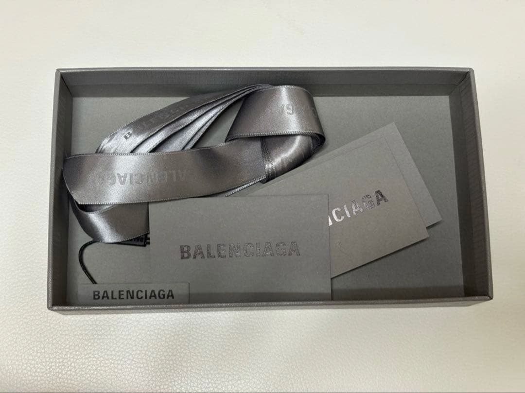 【新品未使用】BALENCIAGA レザー パスポートケース　バレンシアガ