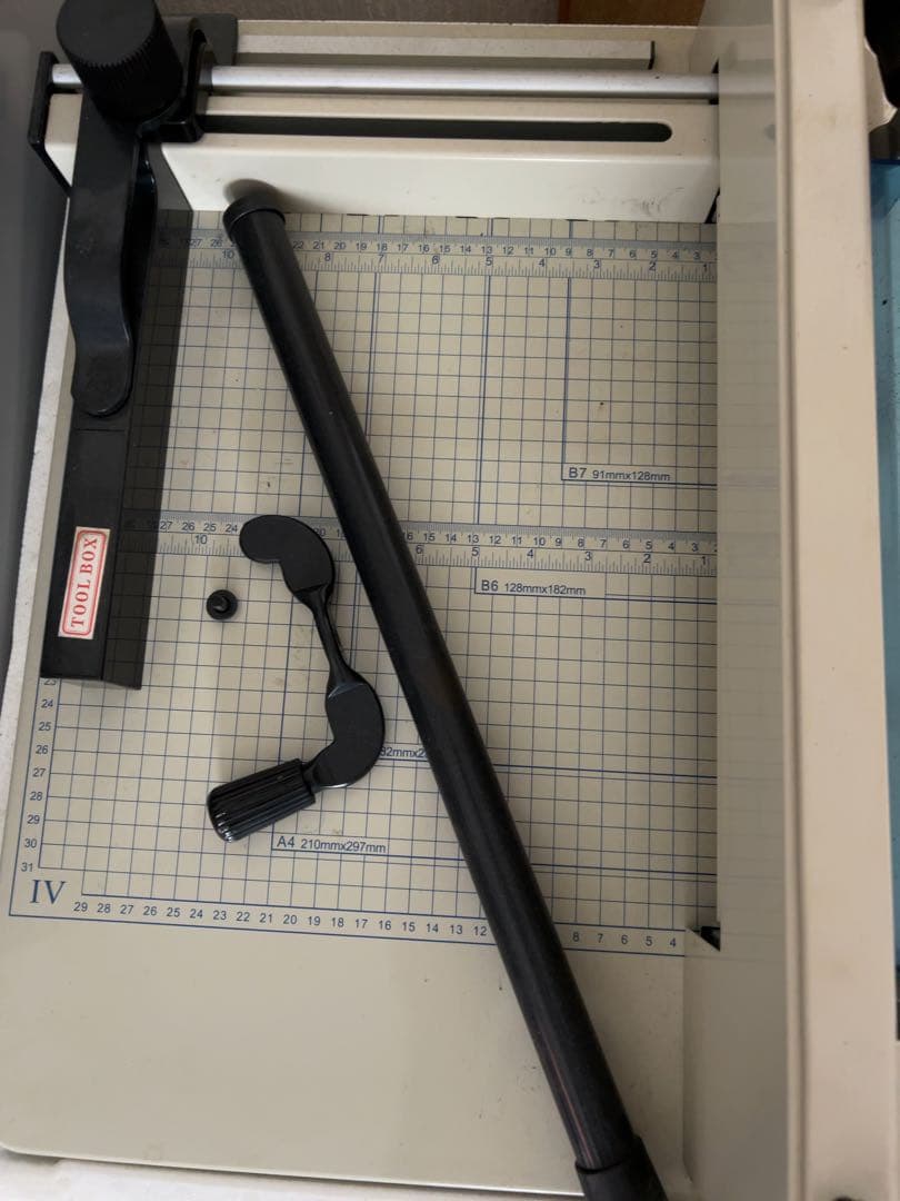 大型裁断機機 .予備の 替え刃 .刃受け木もあり