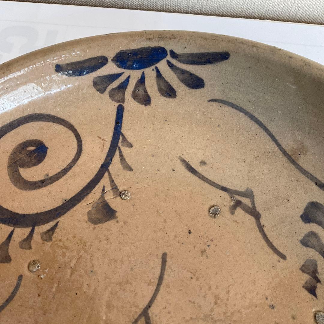 瀬戸焼　鉄釉唐草文石皿　江戸時代中期頃