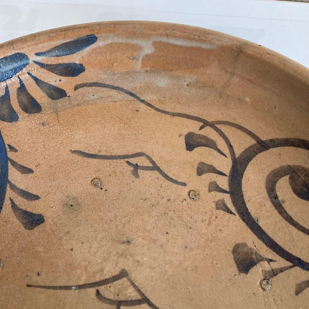 瀬戸焼　鉄釉唐草文石皿　江戸時代中期頃