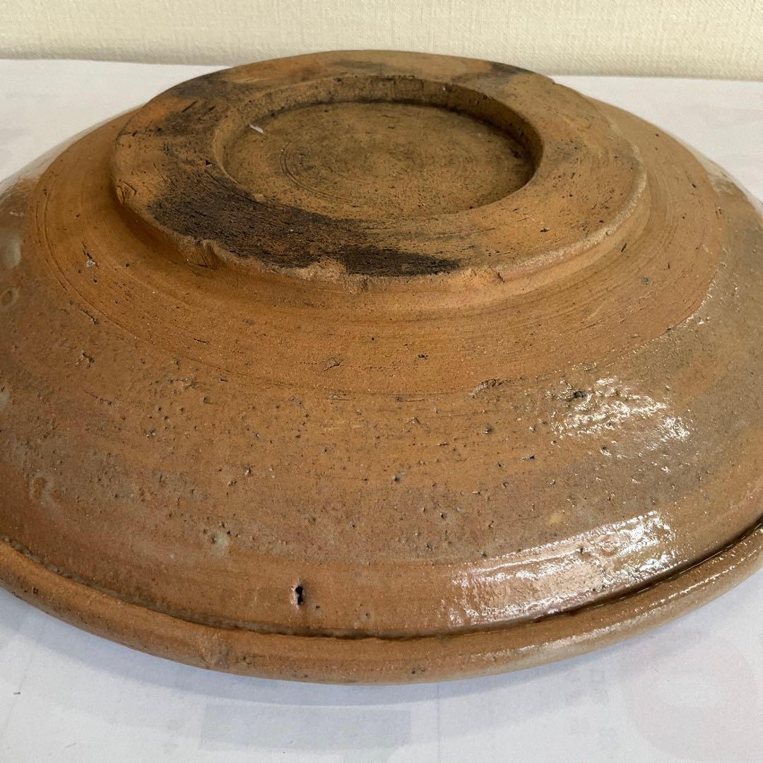 瀬戸焼　鉄釉唐草文石皿　江戸時代中期頃