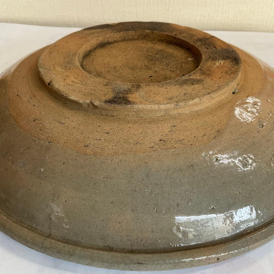 瀬戸焼　鉄釉唐草文石皿　江戸時代中期頃