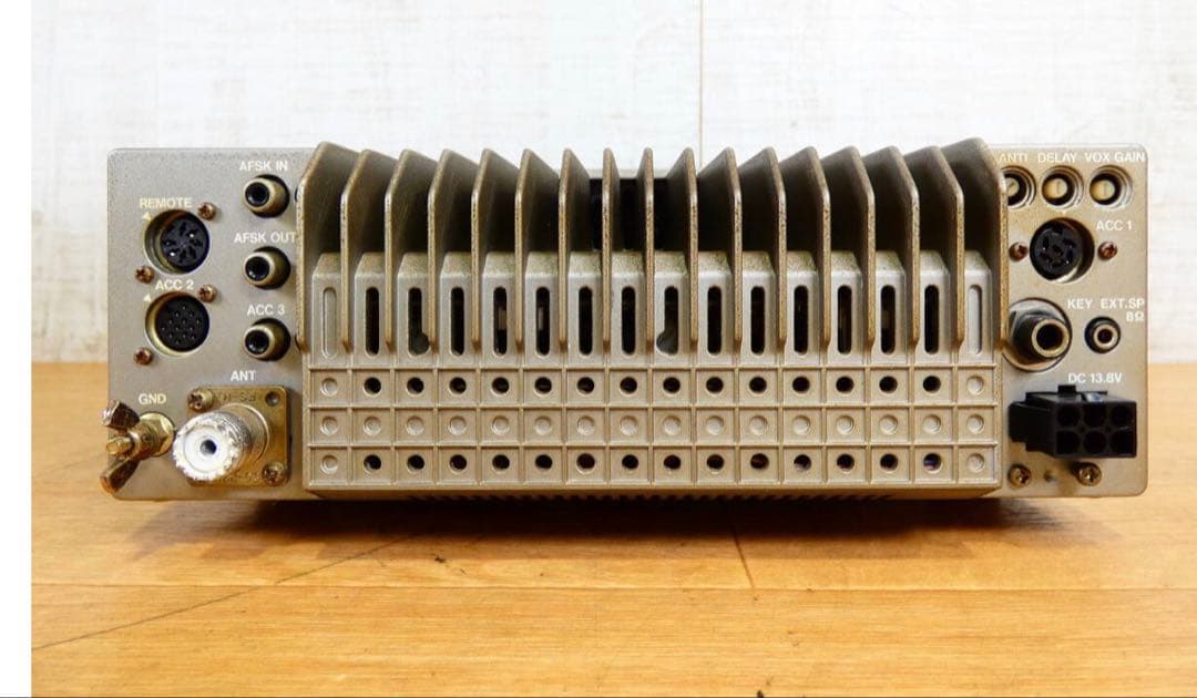 HF/VHF/UHF トランシーバー