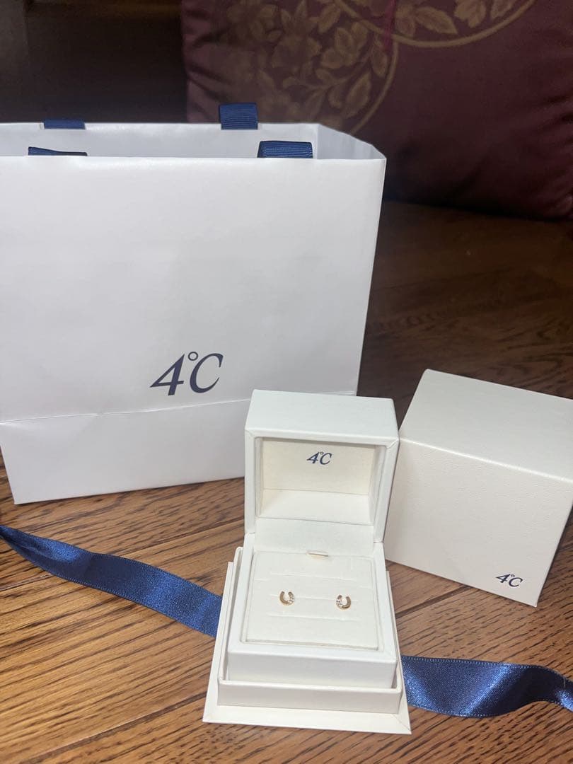 ４℃ K10イエローゴールド ピアス