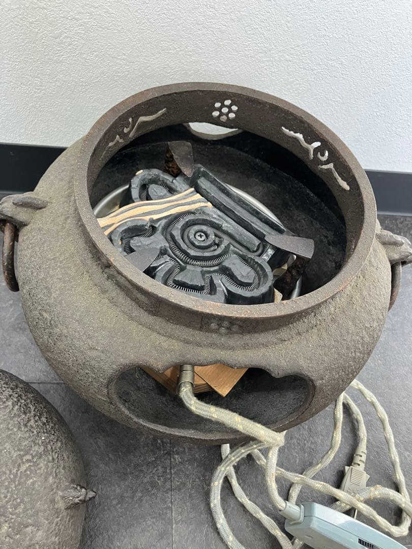 茶道具 茶釜 と 野々田式 炭型ヒーター 鉄瓶 風炉型電熱器