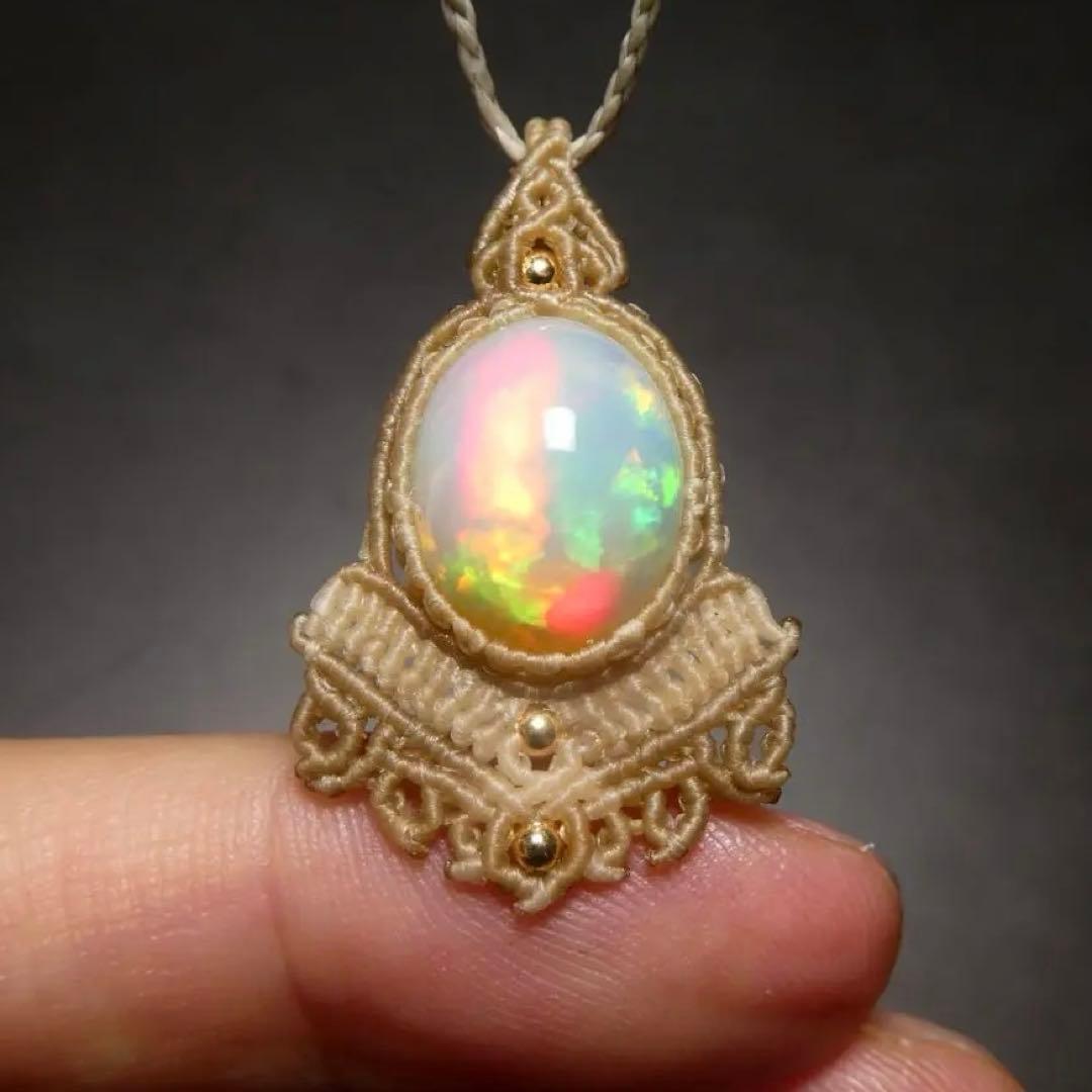 宝石質オパールのマクラメネックレス