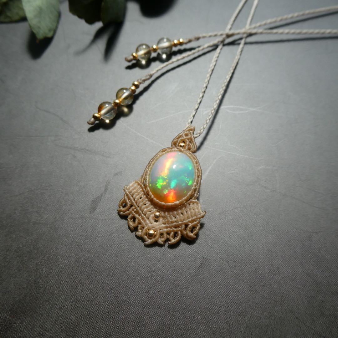 宝石質オパールのマクラメネックレス