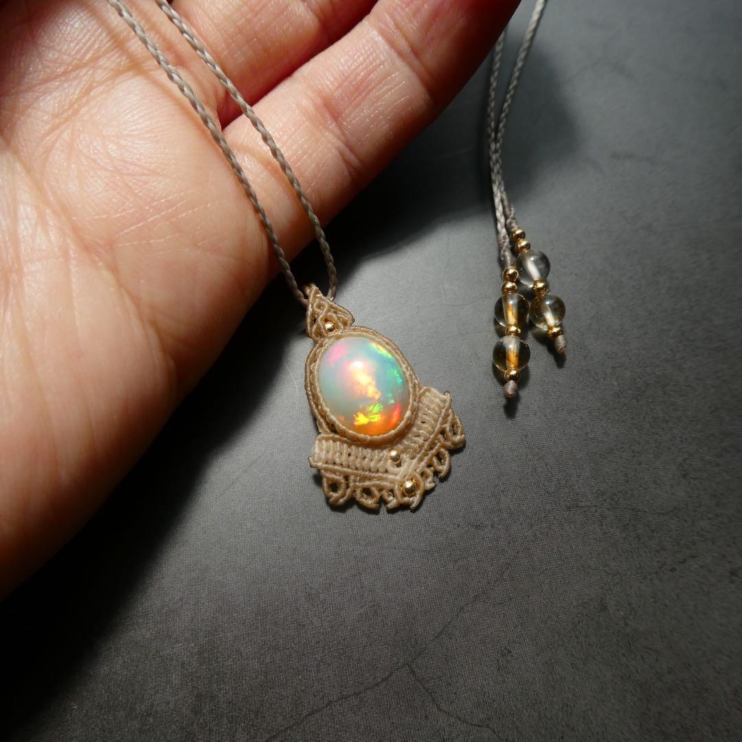 宝石質オパールのマクラメネックレス