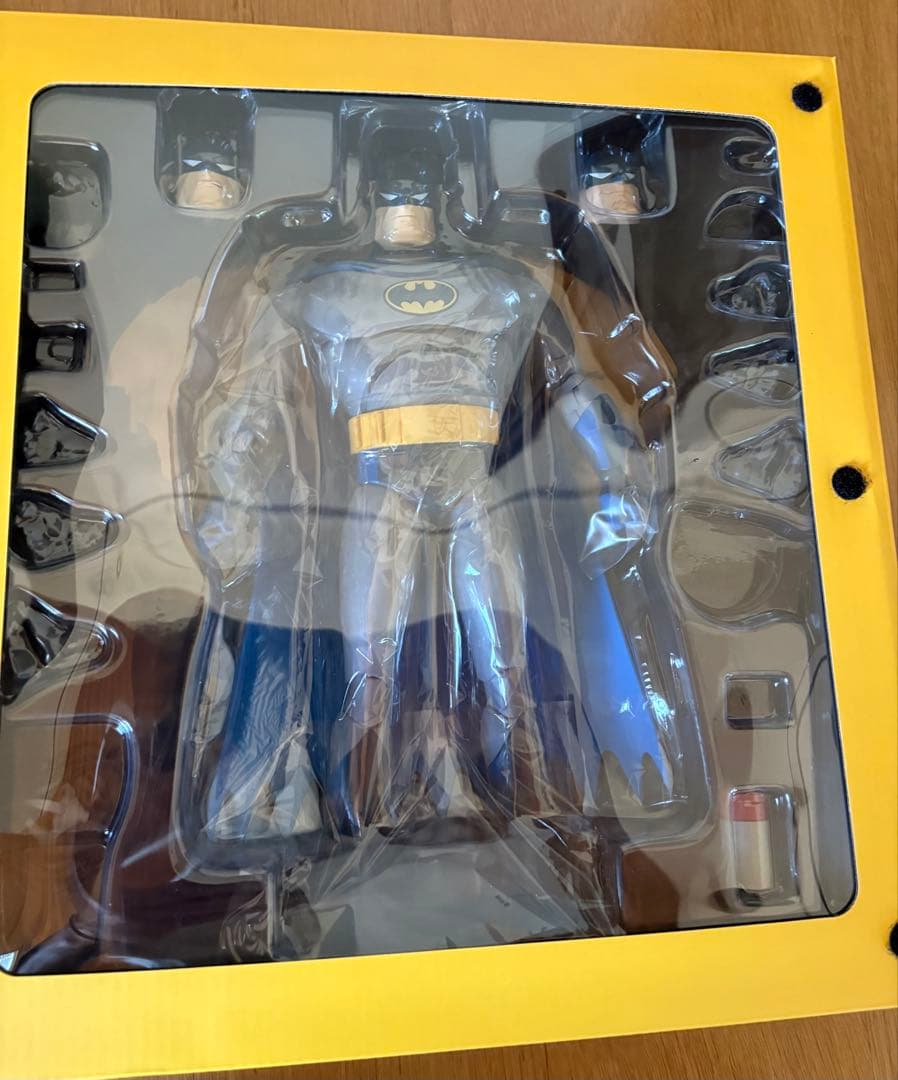 バットマン・アドベンチャー　ハイエンド1/6スケール可動式フィギュア