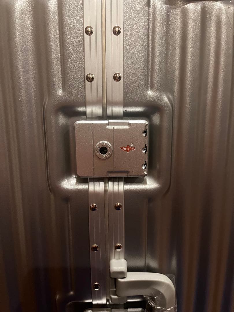 新品未使用！シルバーアルミニウムキャリーケース 100L TSAロック搭載