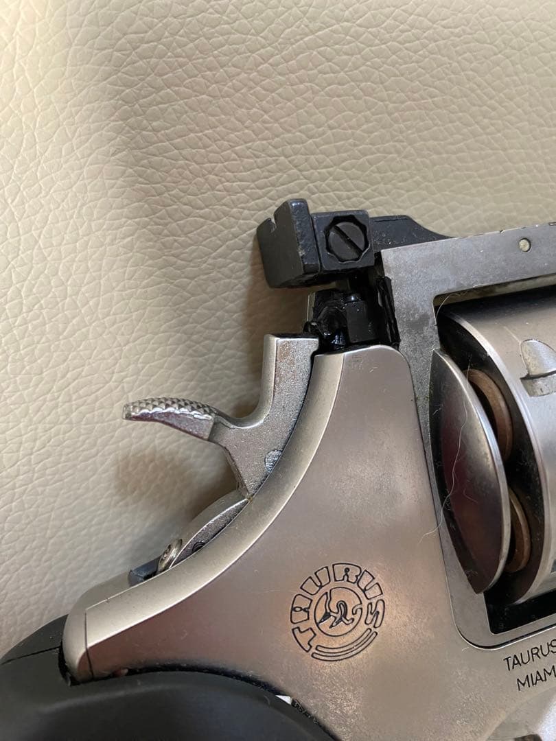 希少品　ジャンク品TAURUS RAGING BULL 44マグナム