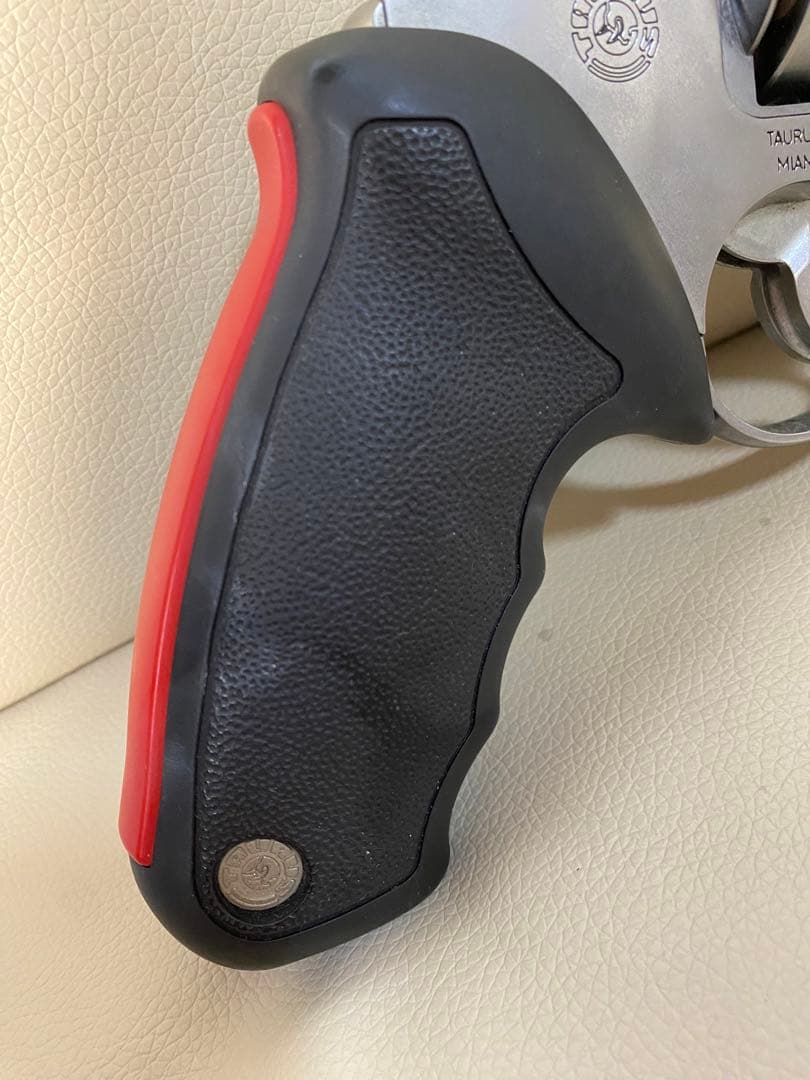 希少品　ジャンク品TAURUS RAGING BULL 44マグナム