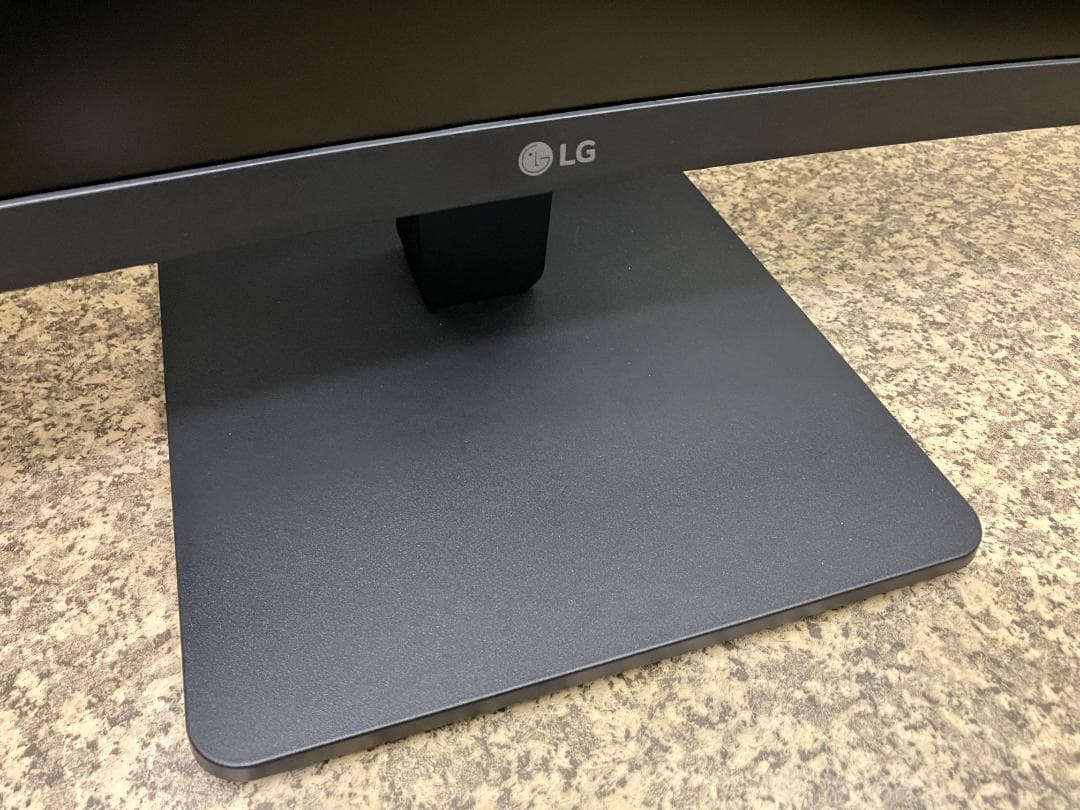 ☆美品☆LGエレクトロニクス 31．5型液晶ディスプレイ 32MR50C-B