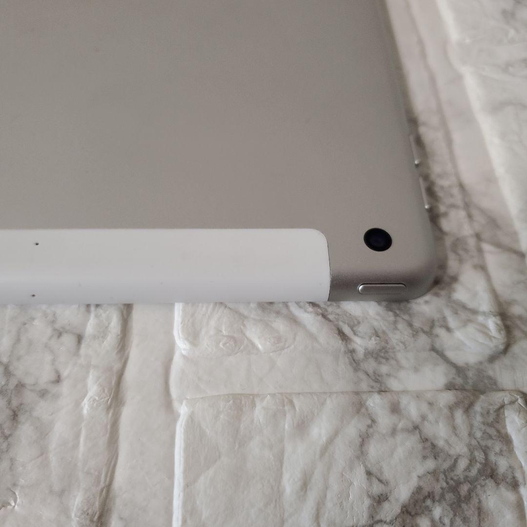244 iPad 8世代 32GB SIMフリー シルバー