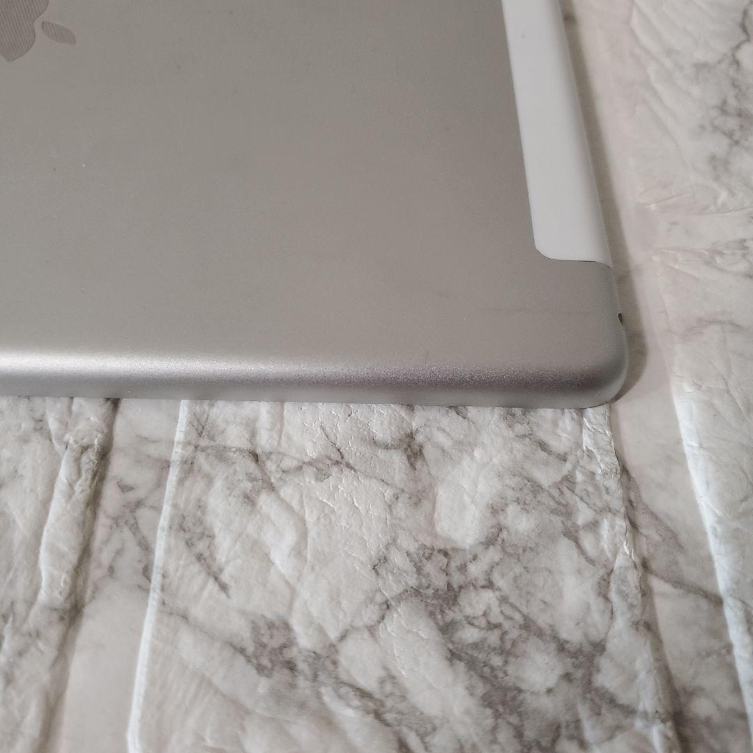 244 iPad 8世代 32GB SIMフリー シルバー