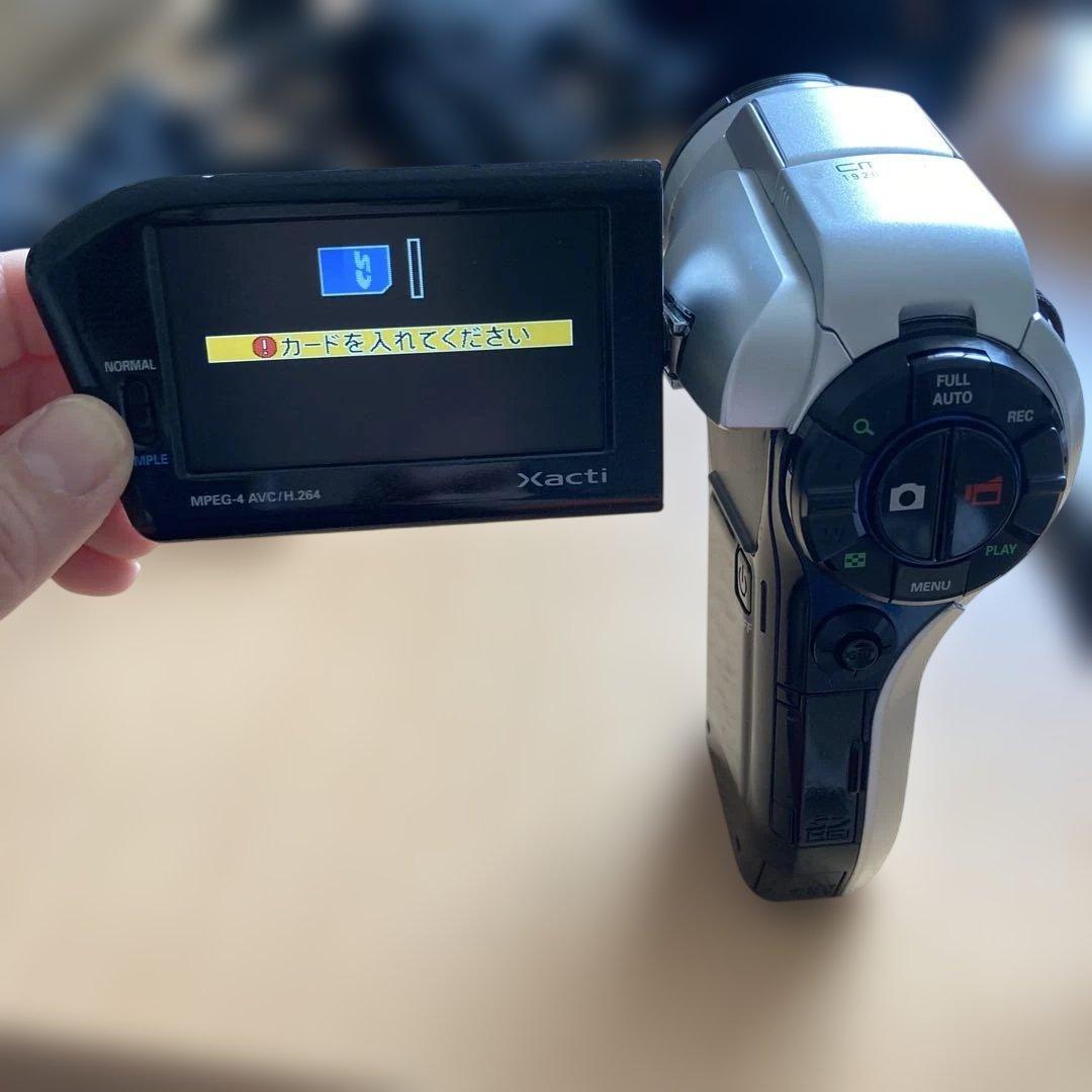 Xacti ビデオカメラ 10倍ズーム 本体　充電器付き