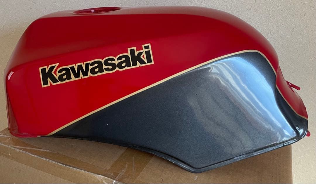 Kawasaki GPz900r Ninja タンクファイヤークラッカーレッド