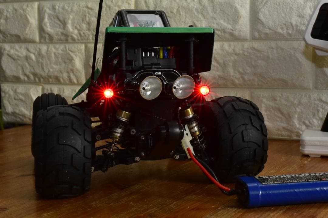 タミヤ コミカルグラスホッパー WR-02CB フルセットファインスペック白/黒