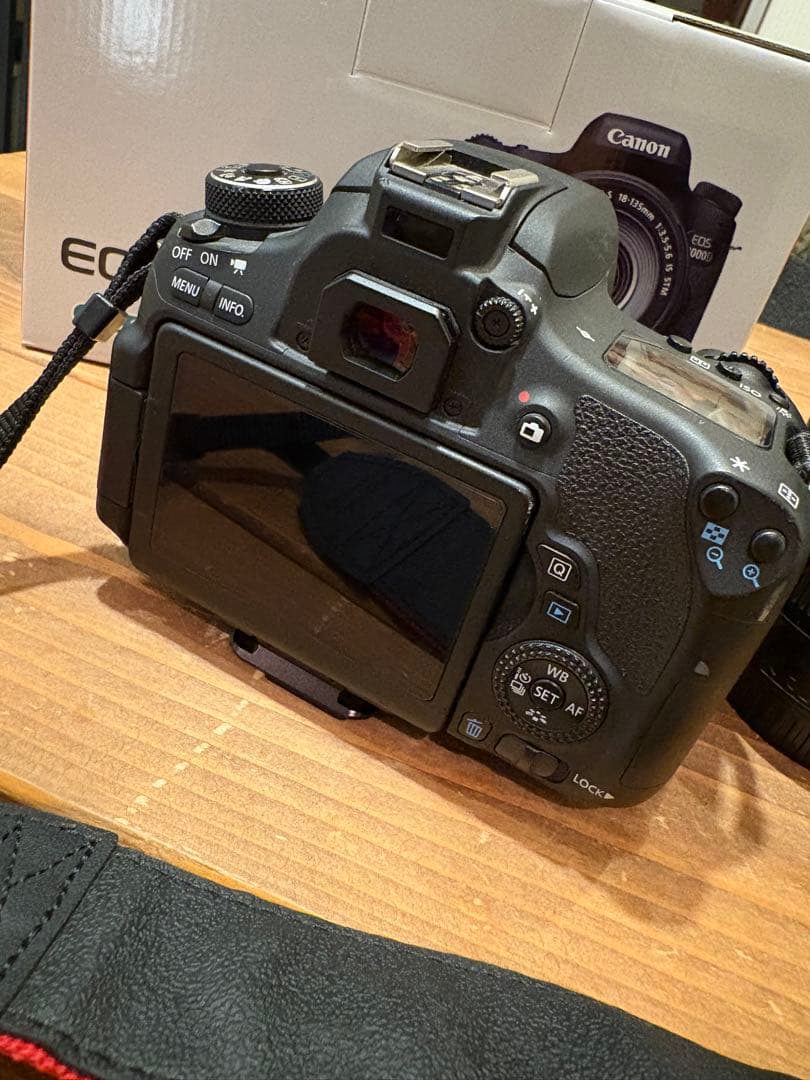 デジタルカメラ Canon EOS8000D