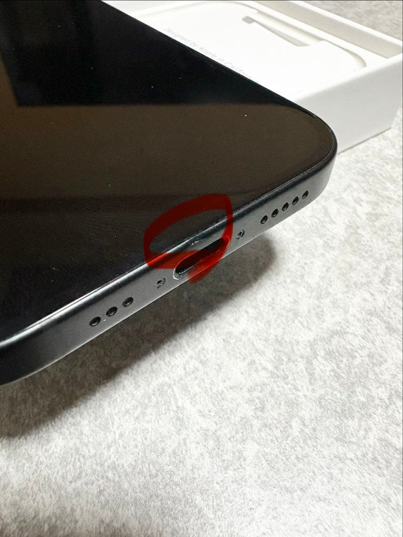 【傷・訳あり】iPhone 15 128gb 本体　黒　箱付き　ケース付き