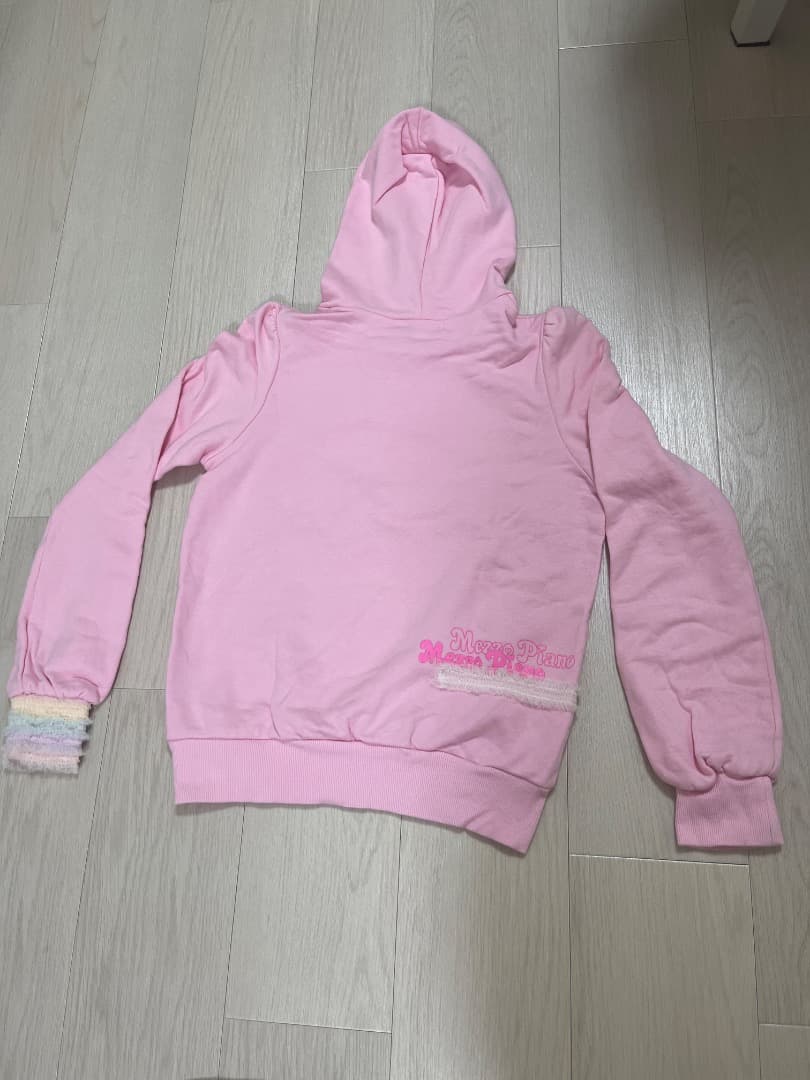 メゾピアノ　フード付きトレーナー