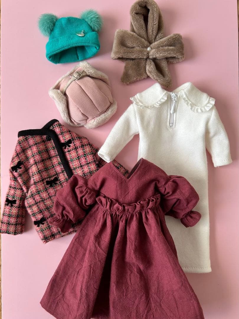 22センチドール　アウトフィット　服　ワンピース　帽子　リカちゃん　ブライス