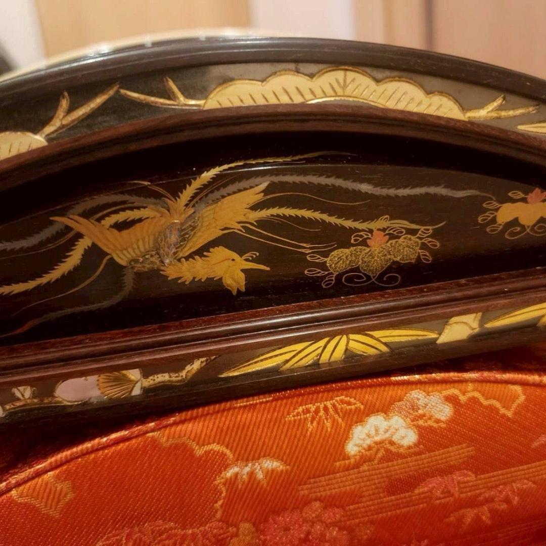 高級琴　綾杉彫り　くり甲　13弦 口前金装飾　竜舌金蒔絵