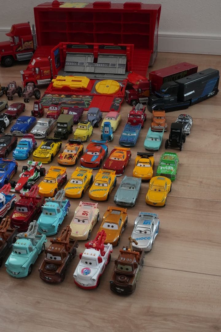 トミカ　カーズ　約60台+マック大型おもちゃ2台
