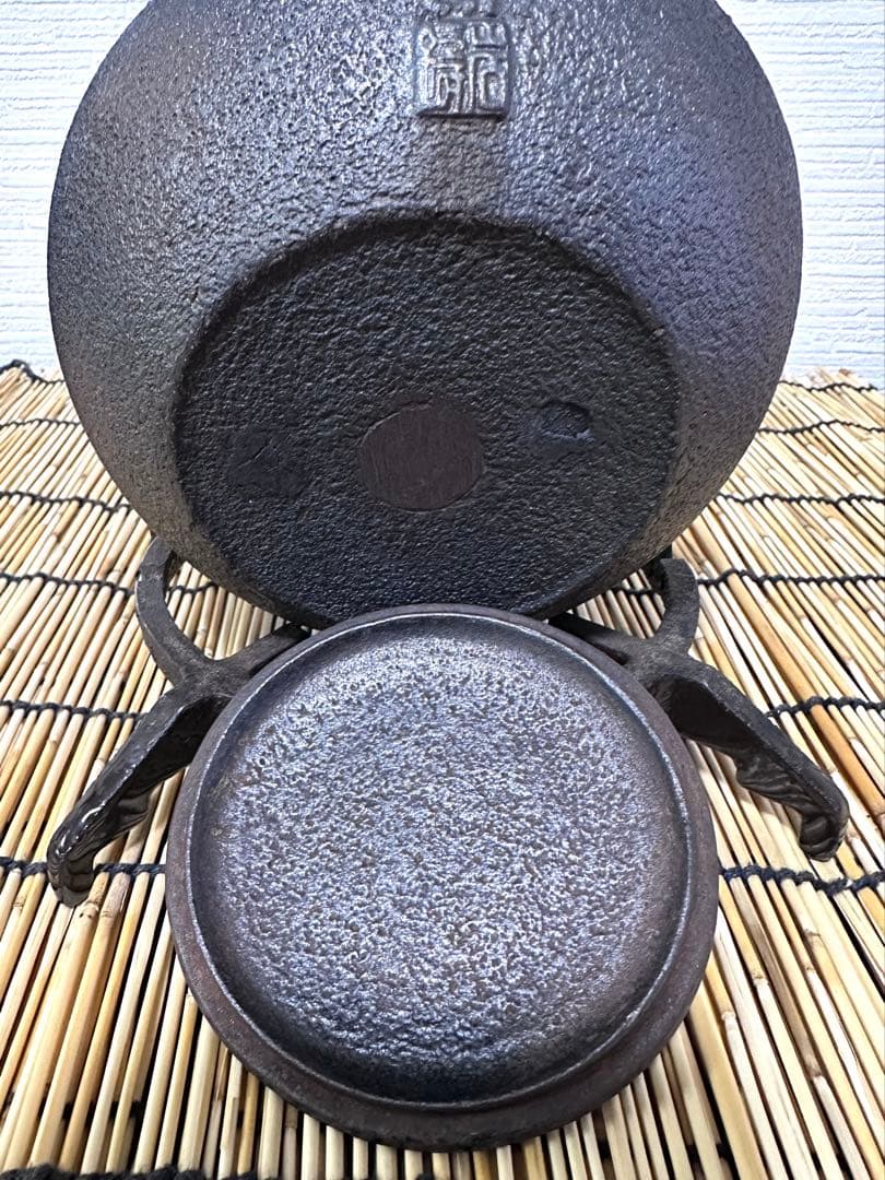 ＵＳＥＤ品 南部岩鋳造 １０型 丸平アラレ 南部鉄瓶　南部鉄器 鉄瓶