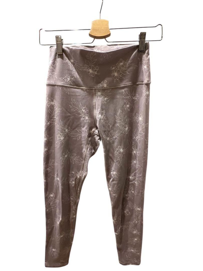 LAVA SUKALAフラワープリントカバータンクトップ　レギンスセット