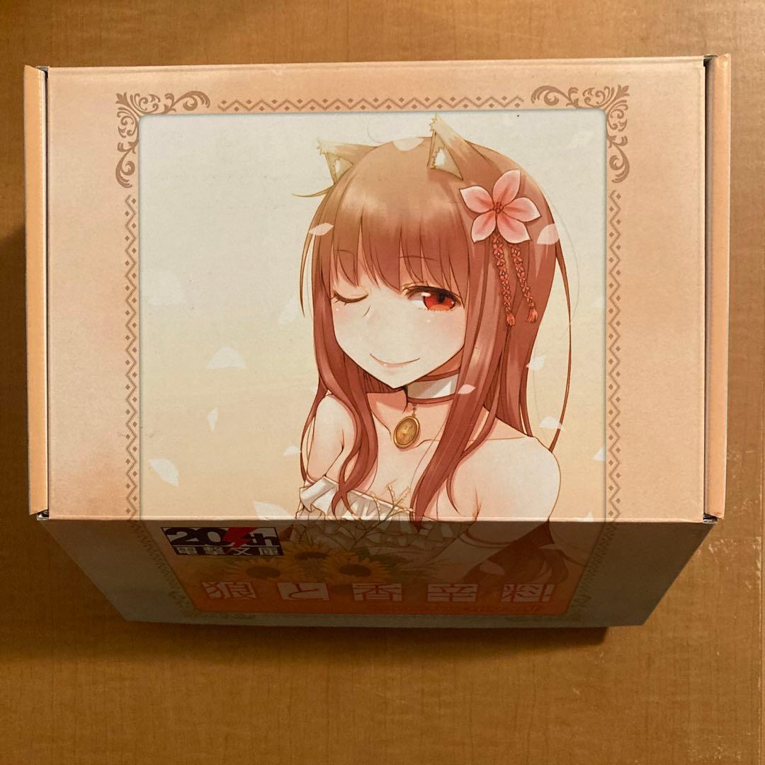 狼と香辛料 1〜24巻 / 狼と羊皮紙 1〜12 初版 帯付き 収納BOX 美品