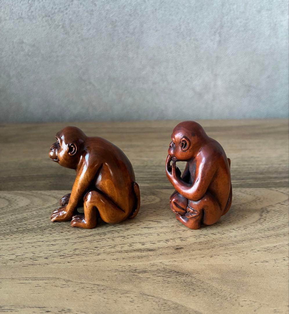木製猿の根付け　2体　座銘あり