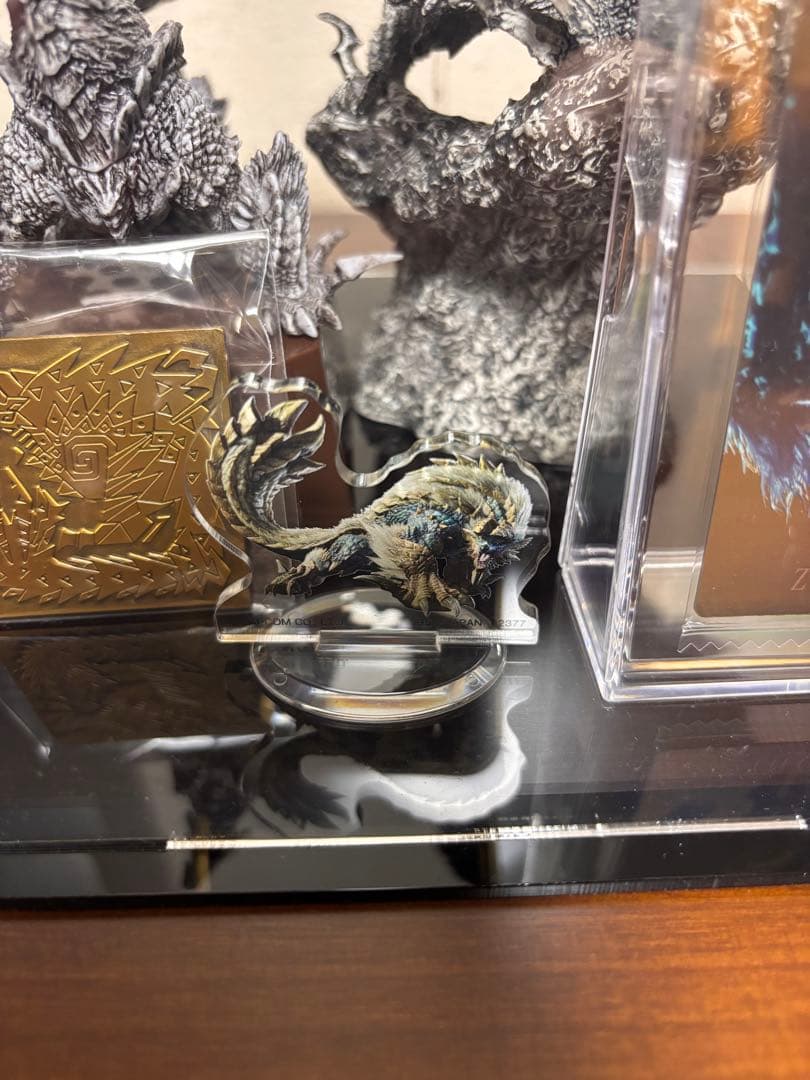 箱あり　ジンオウガ　クリエイターズモデル　フィギュア　ピン　ウエハース　モンハン