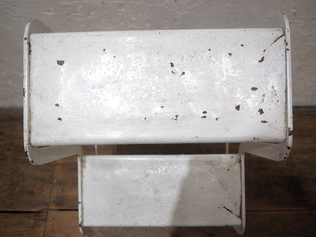 1137 ヴィンテージ　古い鉄の踏み台　ステップ　飾り棚　レトロ　アイアン　階段